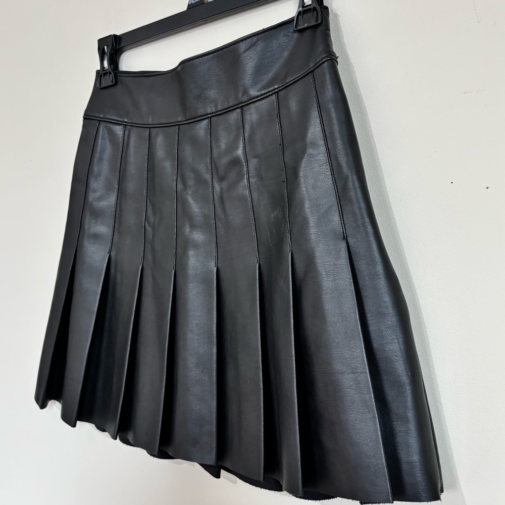 Abercrombie & Fitch vegan leather black pleated preppy mini skirt women XS / W26 - Picture 5 of 16